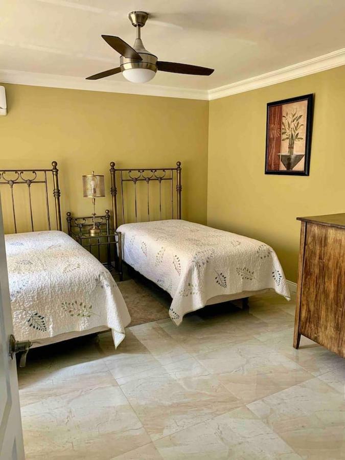 Bella Vista Villa Kingston Esterno foto
